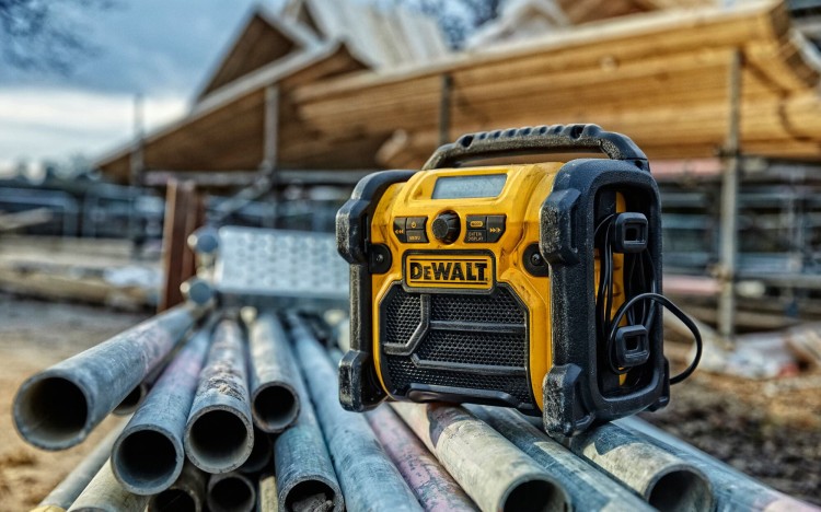 zastosowanie radia budowlanego DeWALT DCR020