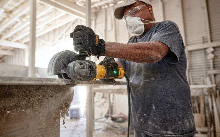 zastosowanie szlifierki kątowej sieciowej 125mm DEWALT DWE4369