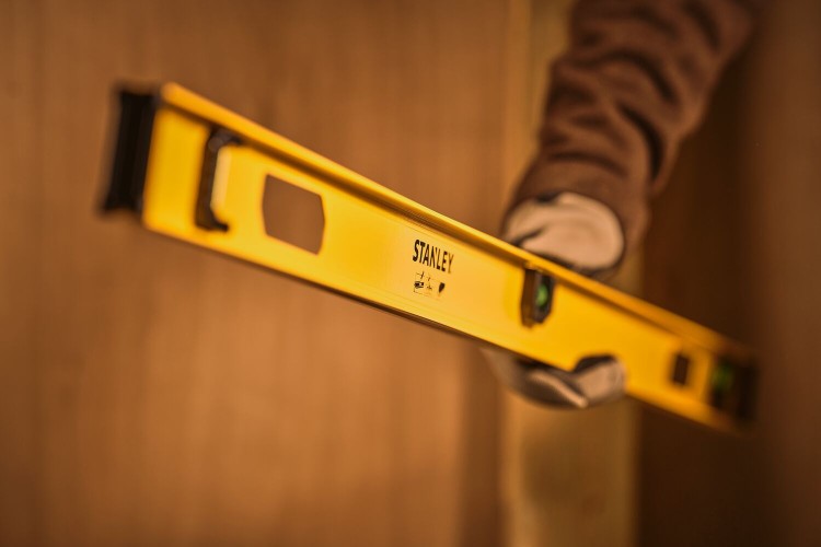 Zastosowanie poziomicy IBEAM 120cm STANLEY 0-42-076