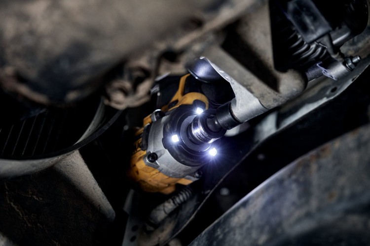 Zastosowanie klucza udarowego DEWALT DCF922N