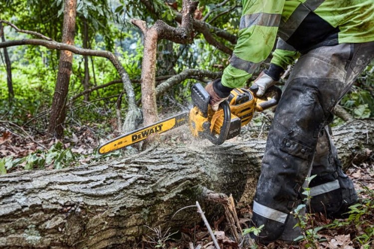 Piła łańcuchowa akumulatorowa DeWALT DCMCS574X1 zastosowanie