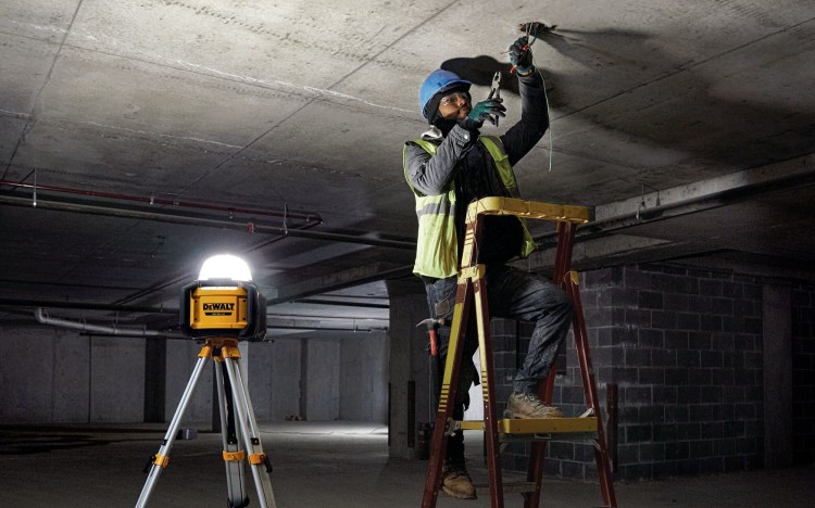 Lampa warsztatowa akumulatorowa LED 18V 1500-5000 lm DEWALT DCL074