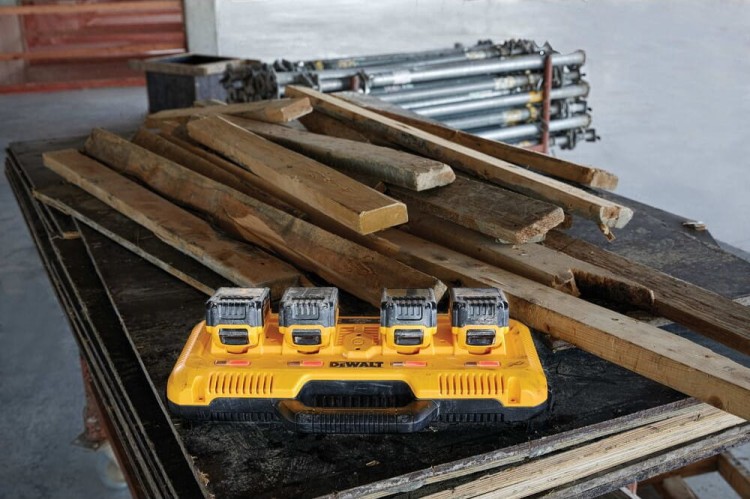 Ładowarka DeWALT DCB104 zastosowanie