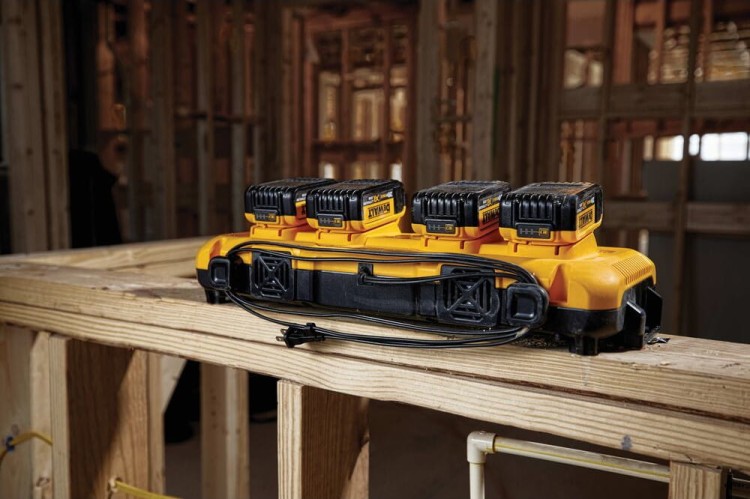 Ładowarka DeWALT DCB104 zastosowanie