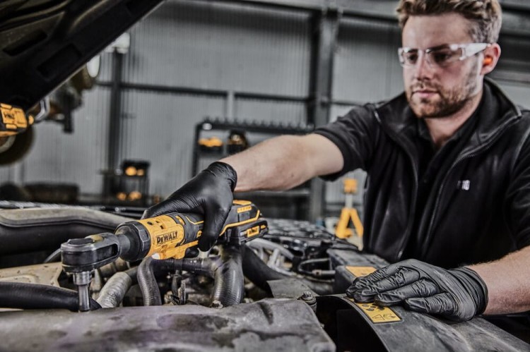 Grzechotka akumulatorowa DeWALT DCF513N zastosowanie
