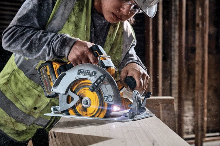 Pilarka tarczowa DeWALT DCS573 zastosowanie