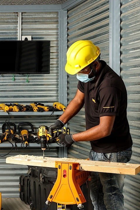 Wiertarko-wkrętarka DCD777D2T bezszczotkowa 2x2Ah 18V 65Nm DEWALT