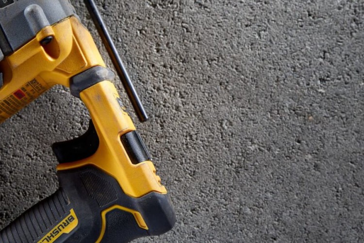 zastosowanie młotowiertarki 18V DEWALT DCH172N