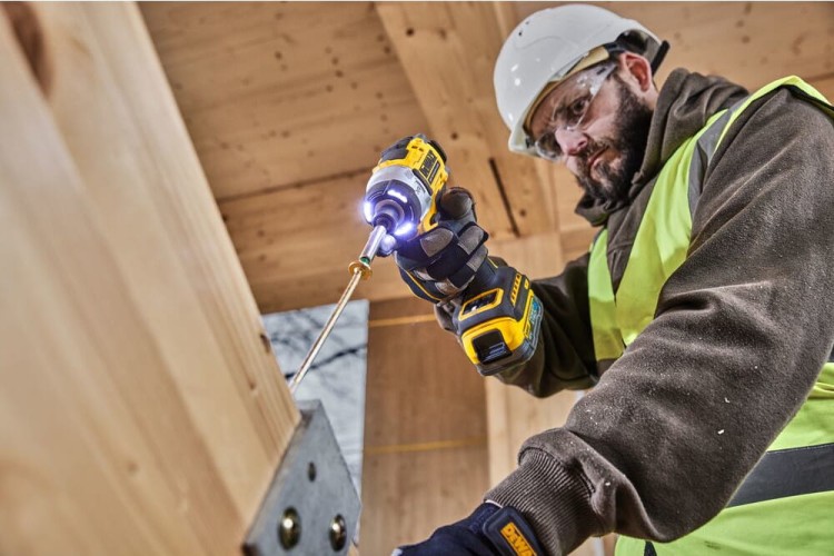 Zakrętarka udarowa DeWalt DCF860 zastosowanie