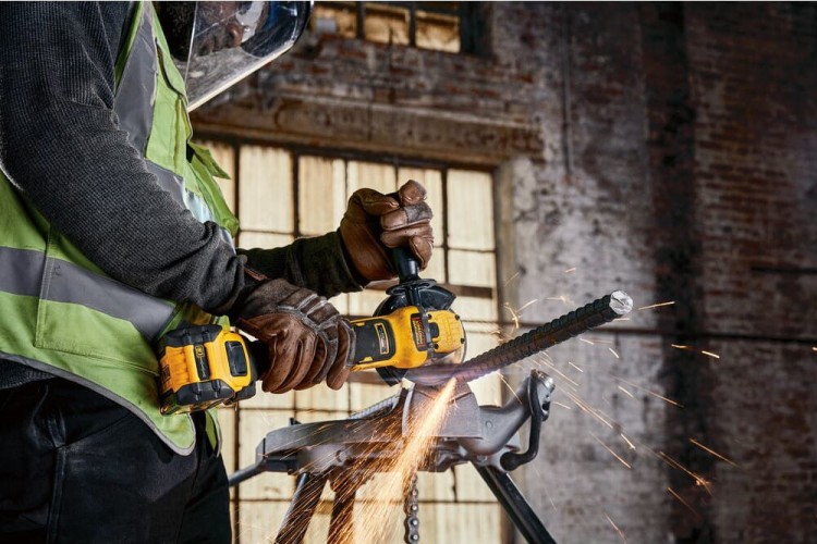 zastosowanie szlifierki kątowej akumulatorowej DEWALT DCG416VSN