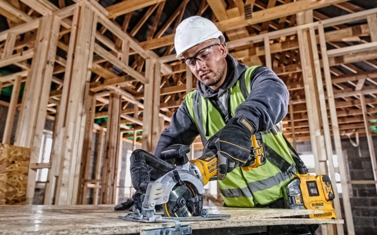 Pilarka tarczowa akumulatorowa DeWALT DCS571N