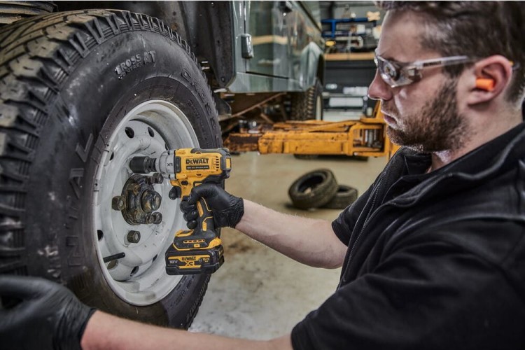 Klucz udarowy DeWalt DCF891N zastosowanie