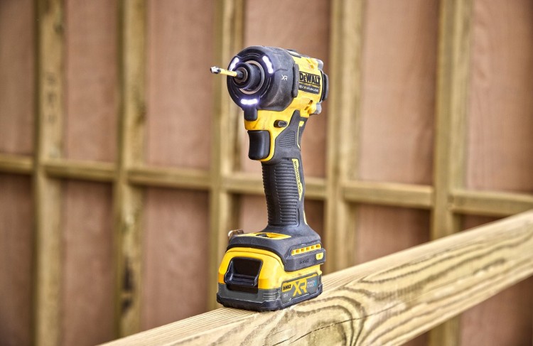 Zakrętarka udarowa olejowa DeWALT DCF870NT
