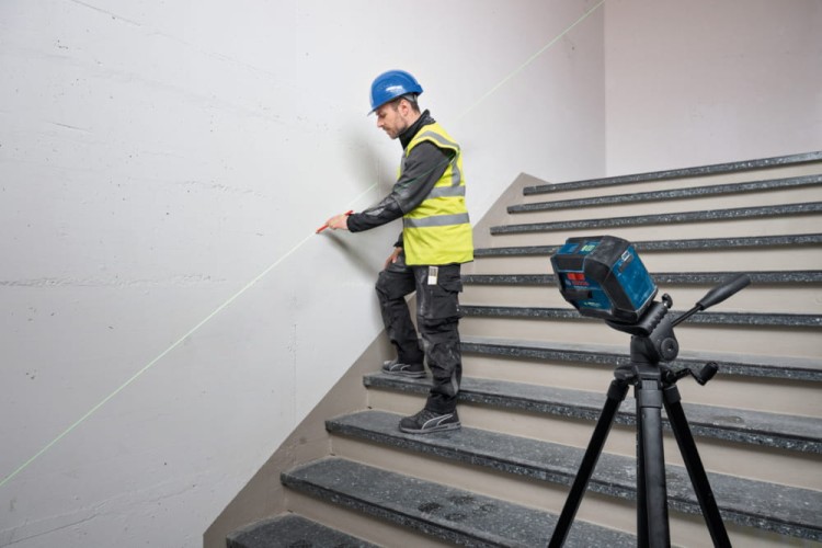 zastosowanie lasera krzyżowego Bosch GLL 20-22 G
