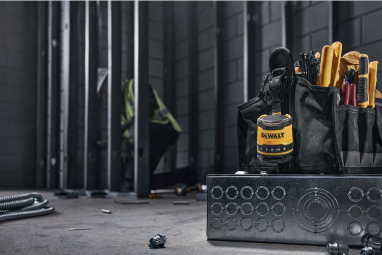 Mini głośnik DeWALT DCR009 zastosowanie
