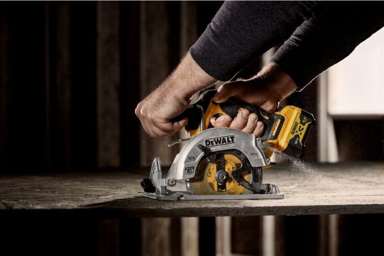 zastosowanie Pilarki tarczowej DEWALT DCS512