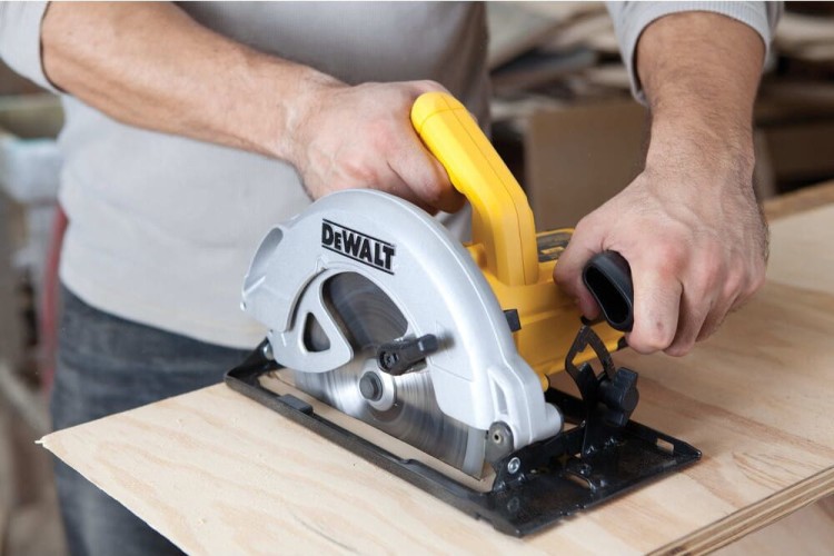 Piła tarczowa DeWALT DWE560 zastosowanie