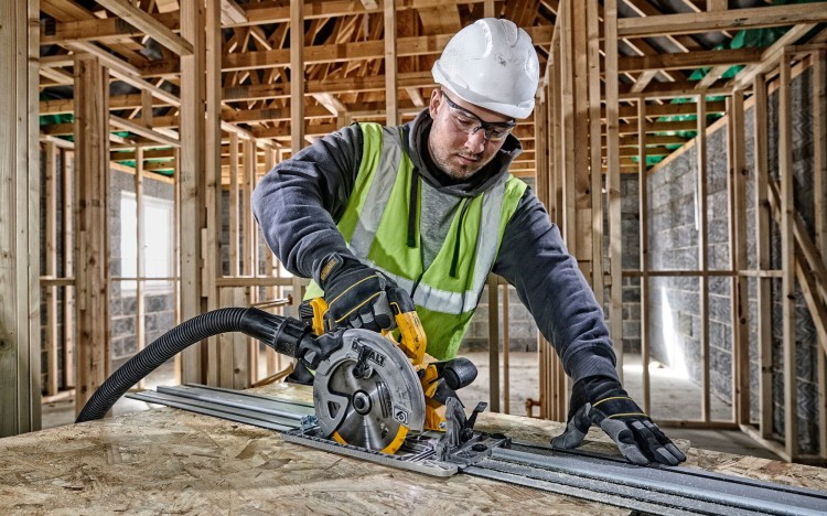 Pilarka tarczowa akumulatorowa 18V DeWALT DCS572N