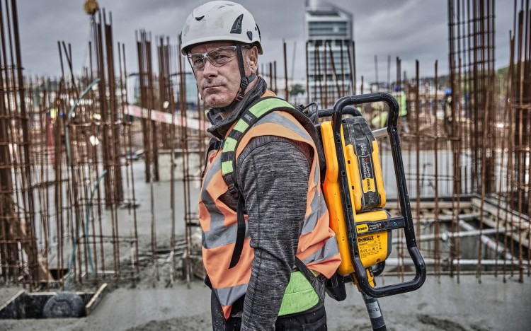 Wibrator plecakowy PowerShif DeWALT