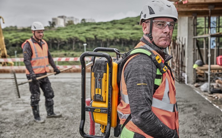 Wibrator plecakowy PowerPack DeWALT