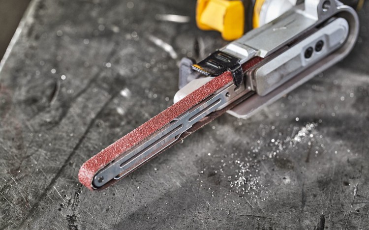DeWALT DCM200N