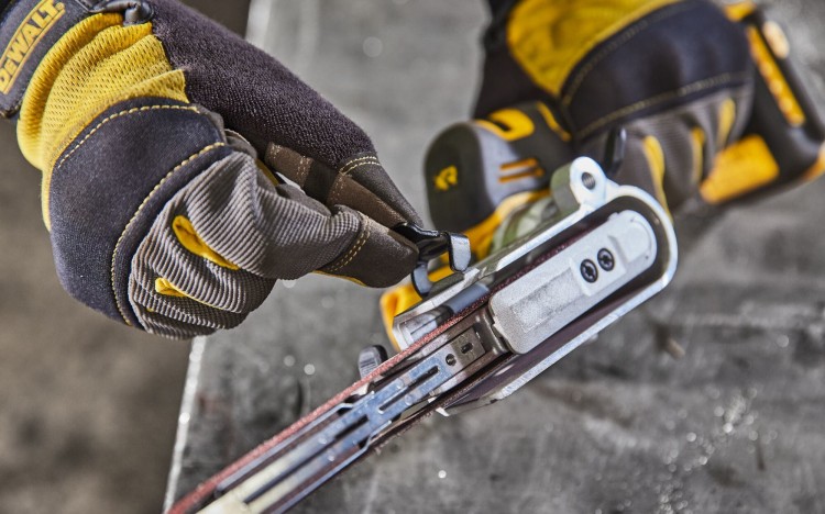 Pilnik taśmowy bezszczotkowy DeWALT DCM200