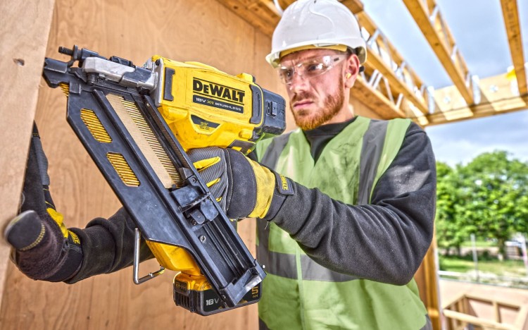 Gwoździarka DeWALT DCN930N