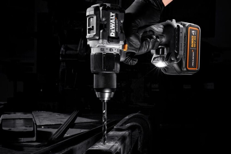 zastosowanie wkrętarki DeWALT DCD85M