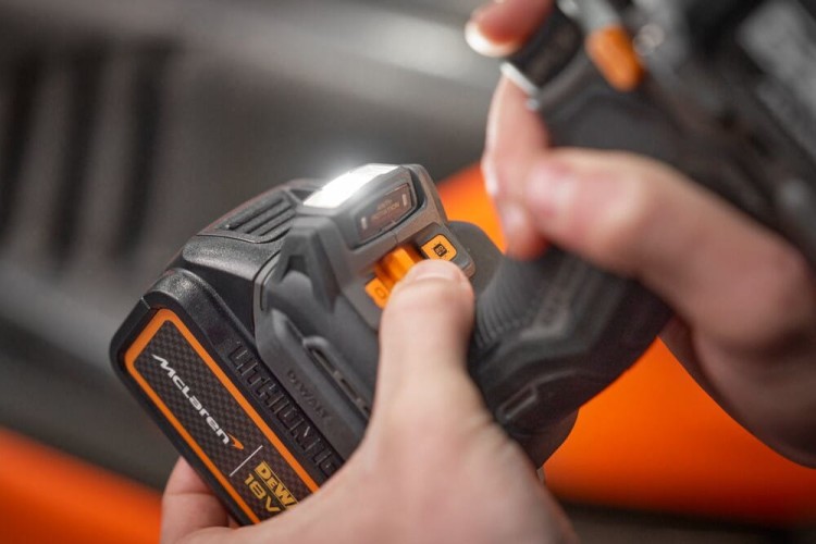 Wiertarko-wkrętarka DeWALT McLaren DCD85M zastosowanie