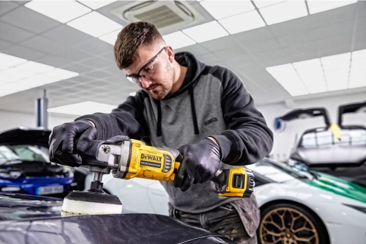 Polerka obrotowa DeWALT DCM849P2 zastosowanie