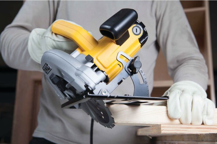 Piła tarczowa DeWALT DWE560 zastosowanie