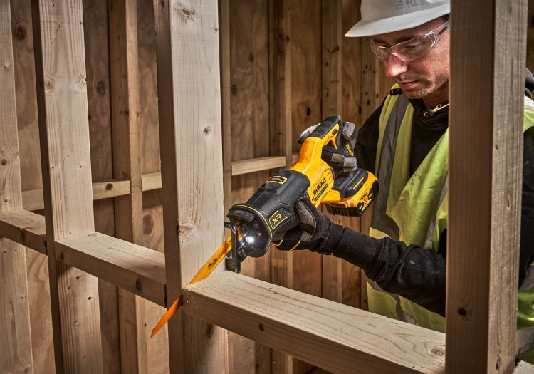 Pilarka szablasta bezszczotkowa 18V XR TSTAK DeWALT DCS382NT