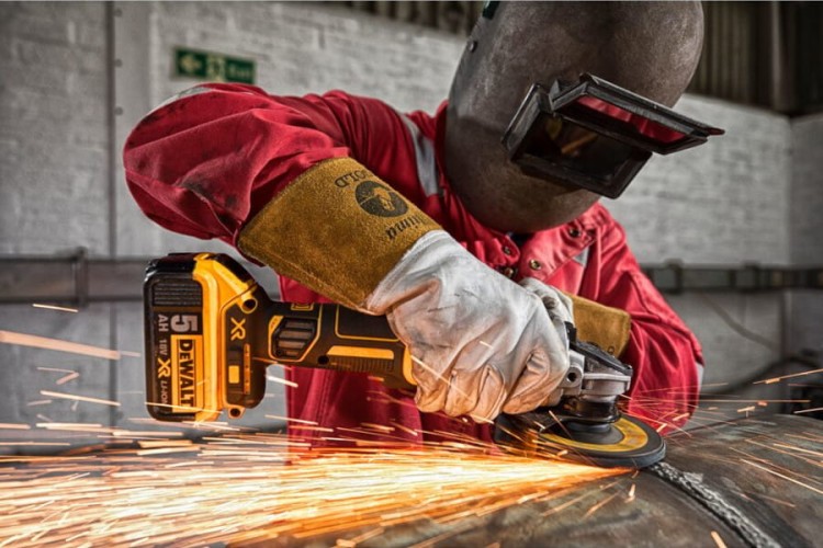 Szlifierka kątowa akumulatorowa DeWALT DCG405 zastosowanie