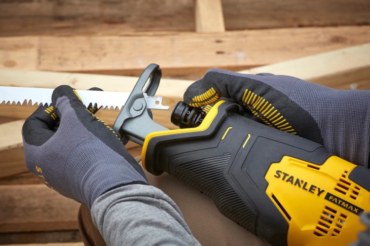 STANLEY SFMCS300B Piła szablasta 18V