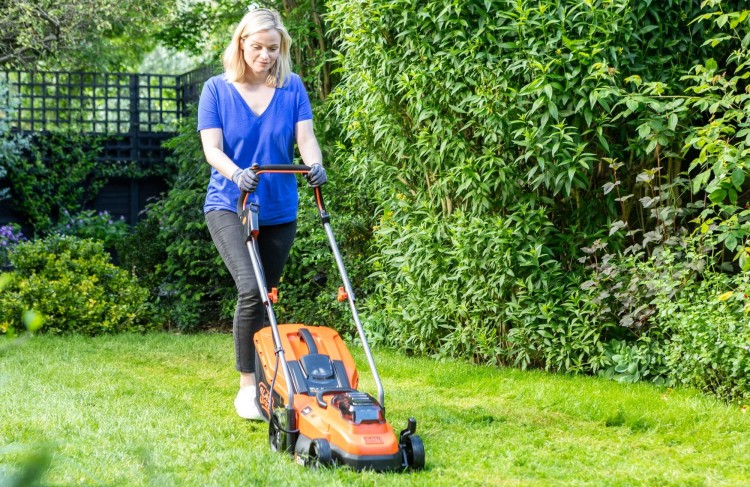 Kosiarka akumulatorowa BCMW3318L2 - Zastosowanie