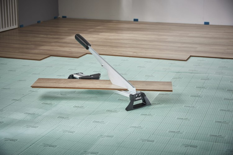 Zastosowanie gilotyny do paneli laminowanych Wolfcraft