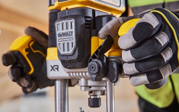 Frezarka DeWALT DCW620