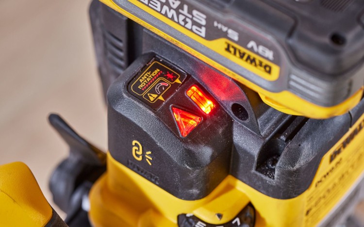 Frezarka górnowrzecionowa DeWALT DCW620 System Wireless Tool Control
