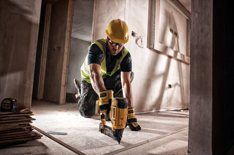 Gwoździarka wykończeniowa 18V XR DeWALT DCN680 zastosowanie