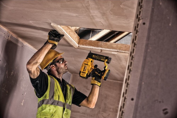 zastosowanie Gwoździarki DeWALT DCN680