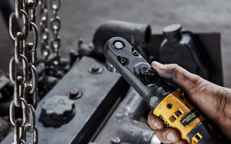 zastosowanie grzechotki akumulatorowej 18V DeWALT