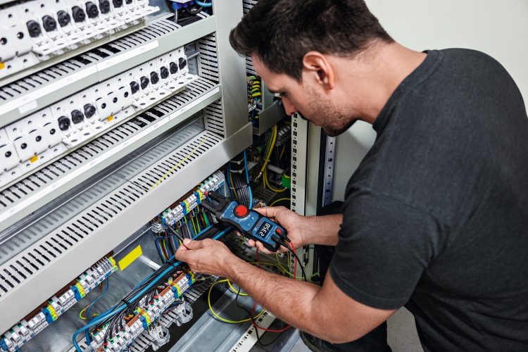 zastosowanie miernika cęgowego Bosch 0601077400