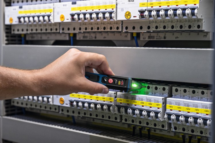 zastosowanie testera napięcia Bosch 0601077000