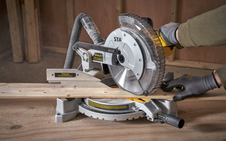 zastosowanie pilarki ukosowej Stanley SM1650