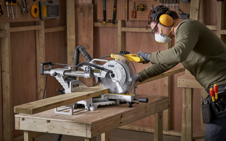 Ukośnica z podwójnym ślizgiem 254mm 1800W Stanley SM1800