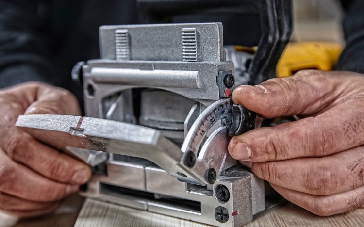 Frezarka do wpustów Lamello DEWALT DW682K 600W z walizką