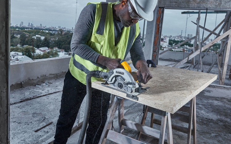 zastosowanie piły do drewna DEWALT DEWALT DWE5615