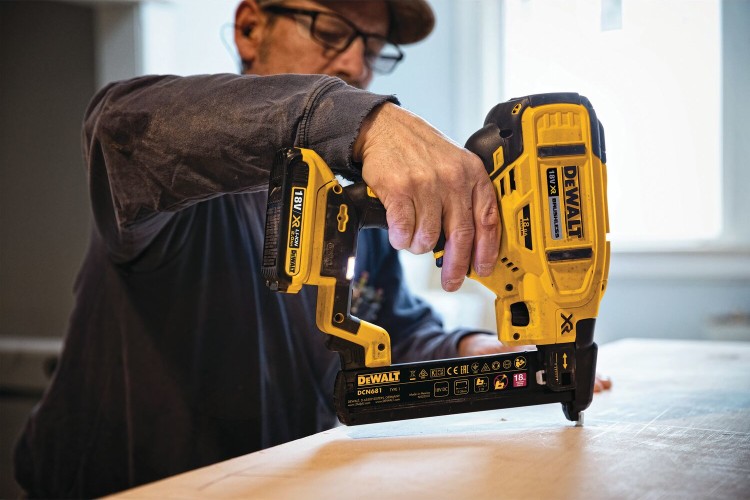 zastosowanie Zszywacza DeWALT DCN681N