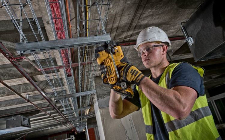 zastosowanie nożyc do cięcia prętów DEWALT DCS350