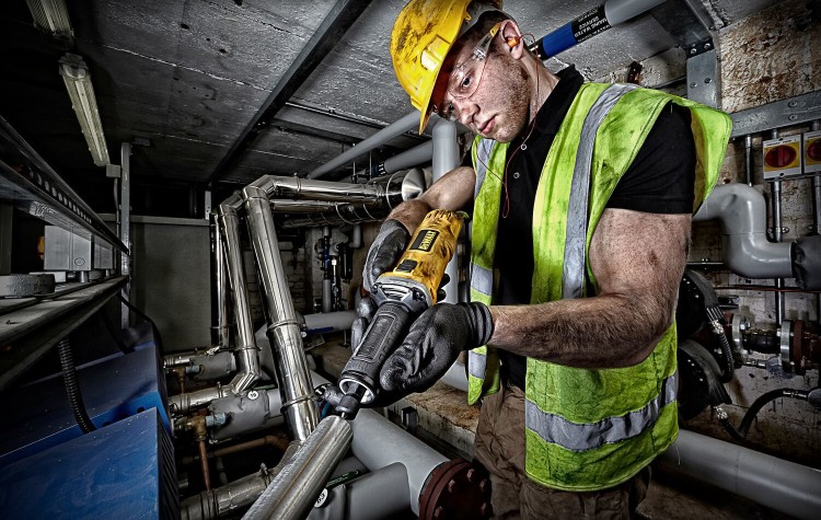 zastosowanie szlifierki prostej  DEWALT DWE4884